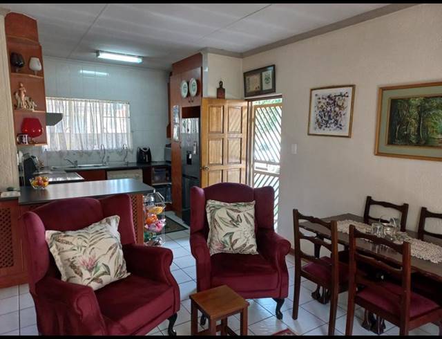 2 BEDROOM TOWNHOUSE FOR SALE IN WYCHWOOD